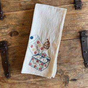 VINTAGE EMBROIDERED TEA TOWEL